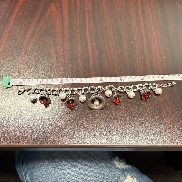 Avon “Jingle Bell Charm” Silver and White Charm Bracelet with Pearls NIB 2007 - Picture 6 of 6